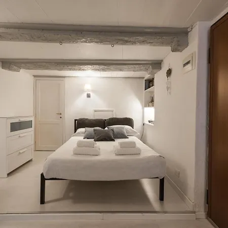 Lovely Nest By Mmega Appartement